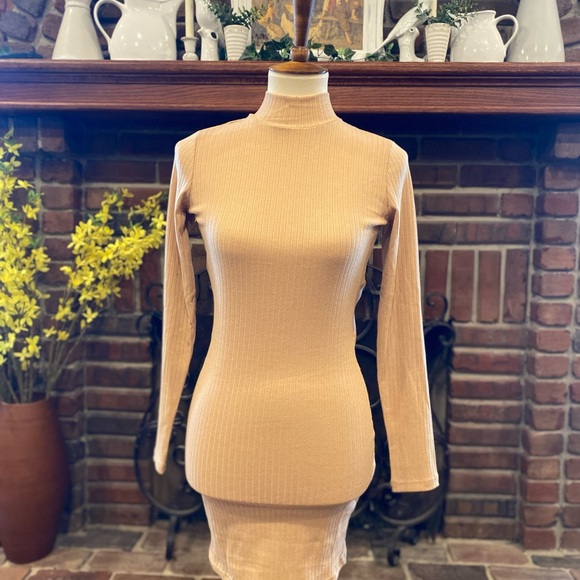 NWT Cloud Ten Nude Body-con turtle neck open back dress small - Picture 5 of 7